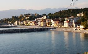 Panos & Antzy Apartments